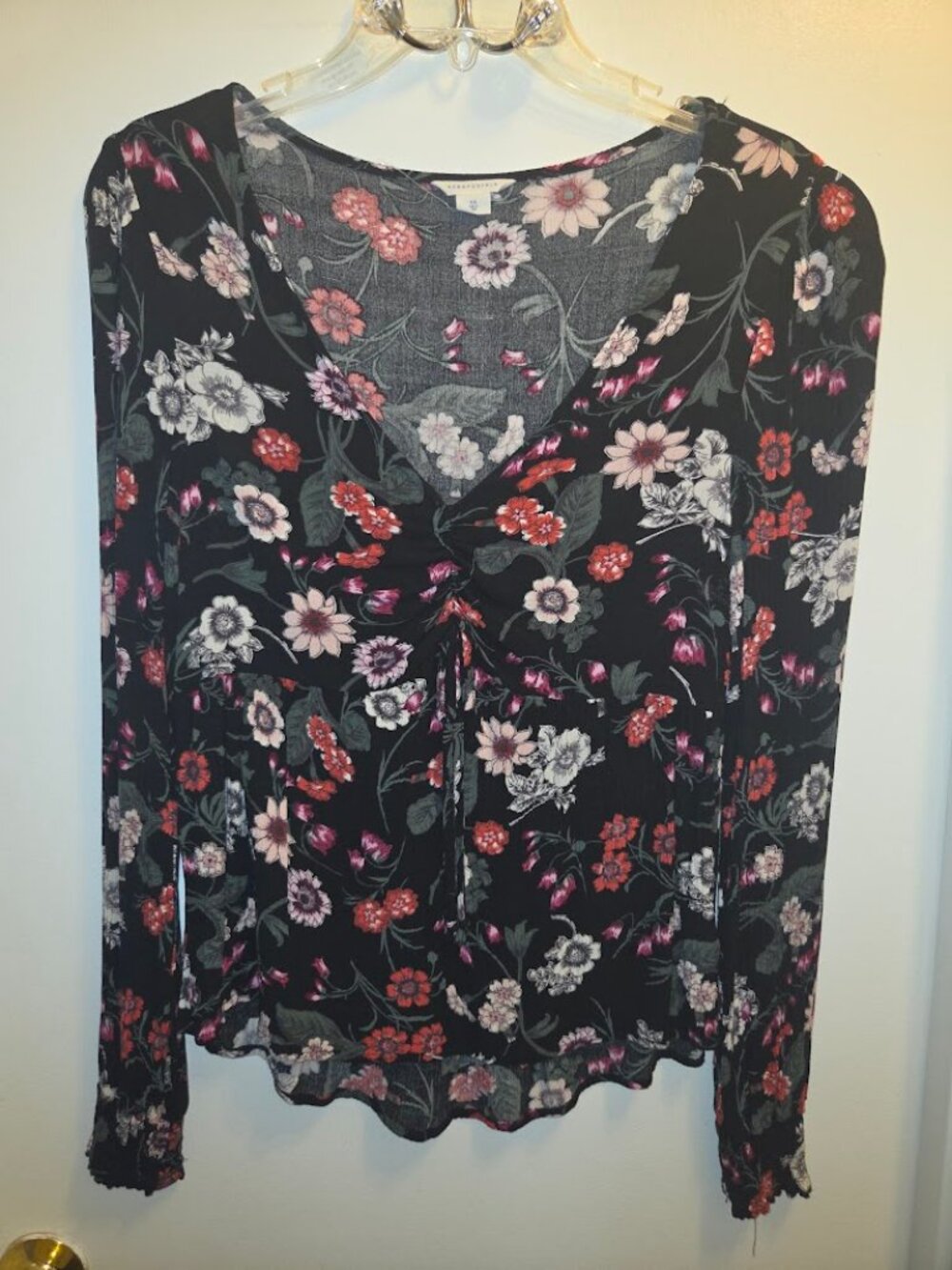 Aeropostale Women's Black Floral Long Sleeve V-Neck Ruched Blouse XS